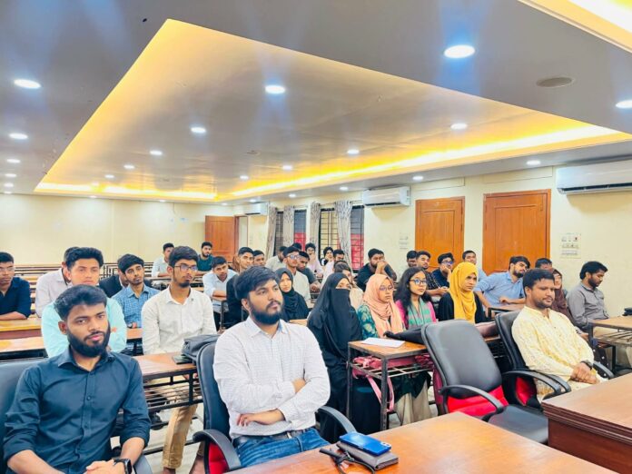 কুবিতে রোটার‍্যাক্ট ক্লাব ও ডিবেটিং সোসাইটির যৌথ উদ্যোগে ‘স্পিক-আপ’ সেমিনার অনুষ্ঠিত